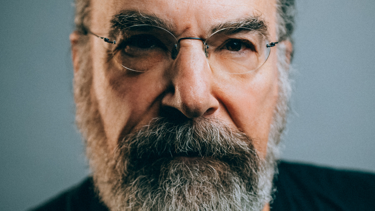 Mandy Patinkin (cropped) - Caitlin McNaney